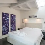 Palazzo La Cortesella - Modern Design & Central Location